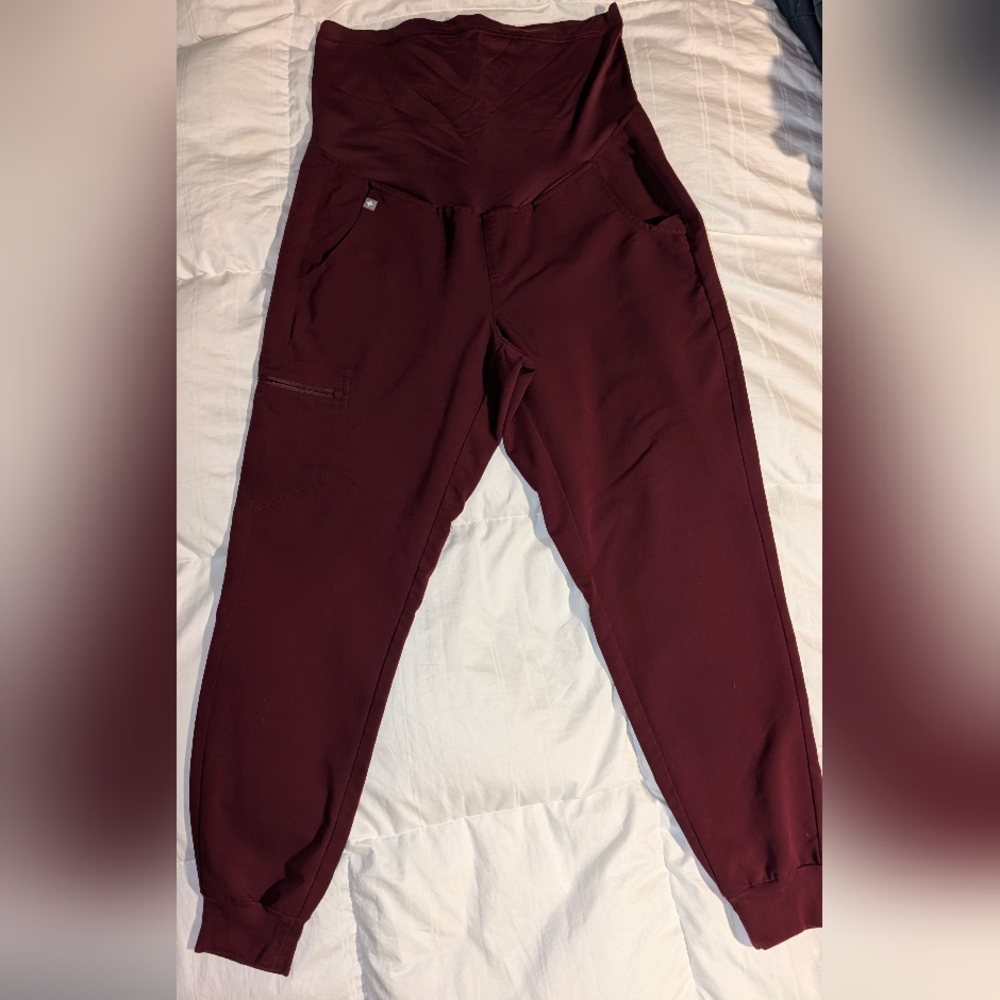 FIGS maternity jogger set